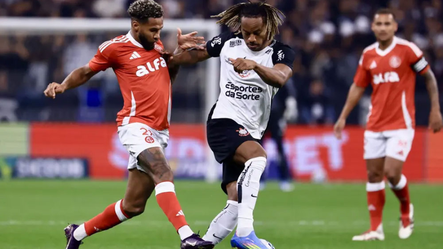 Vitão critica duramente arbitragem após revés do Inter: “É sempre 11 contra 12”  Subtítulo: