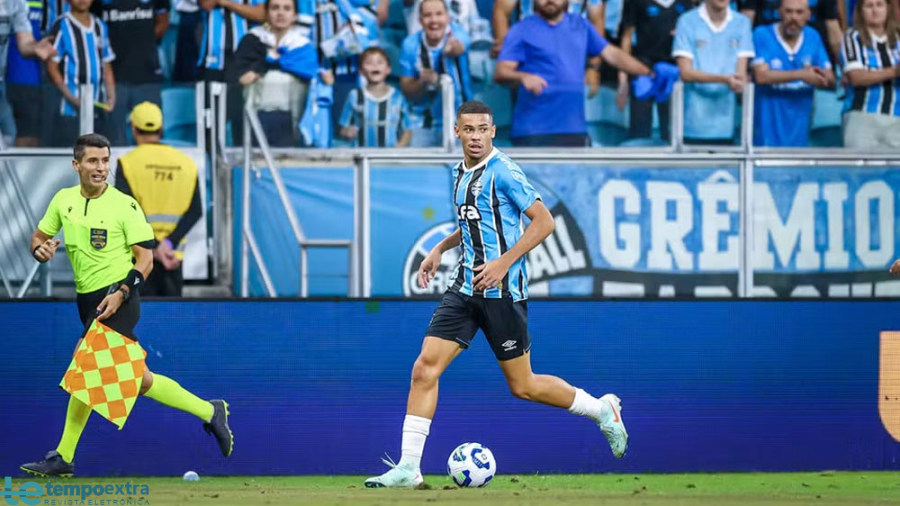 Alysson é promovido ao elenco principal do Grêmio após boa atuação contra o Santos
