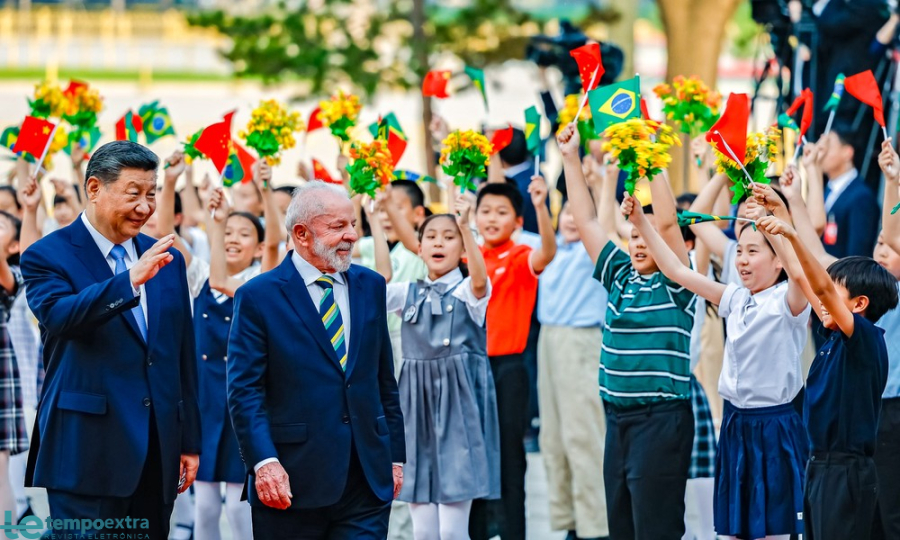 Brasil e China reforçam parceria estratégica em meio a desafios globais, afirma Lula em Pequim