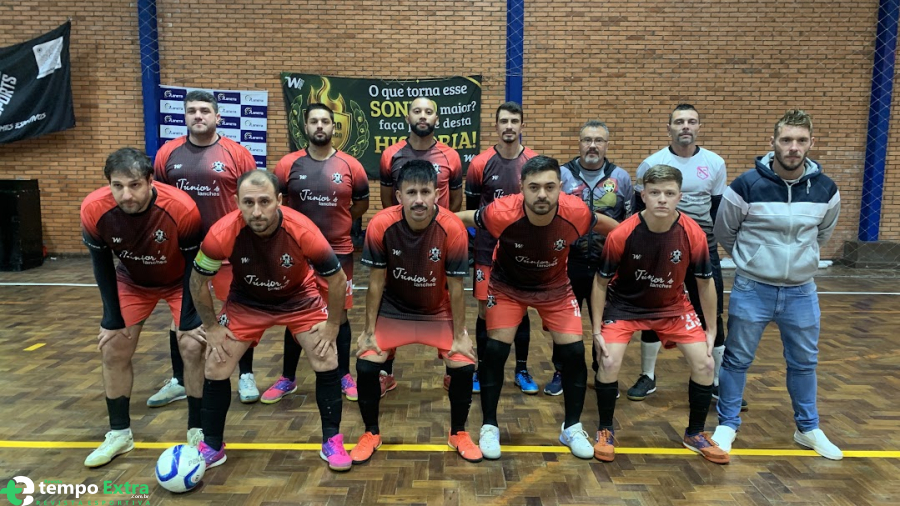 Manipulados vence Canela Automóveis e segue na liderança da Série Prata do Futsal de Canela