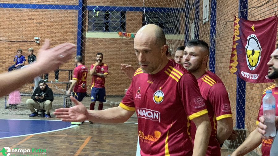 Com boa atuação de Jair, 8 e Meia vence o Casa Blanca na final da Série Prata