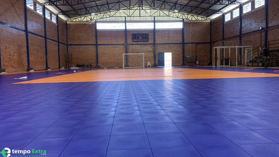 Ginásio Carlinhos da Vila recebe novo piso modular para o Futsal de Canela
